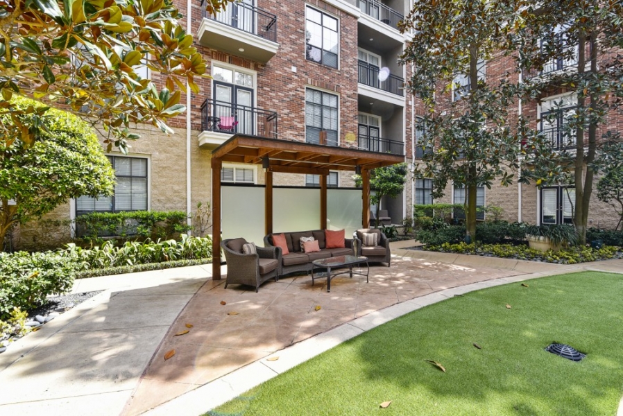 Outdoor Grilling courtyard